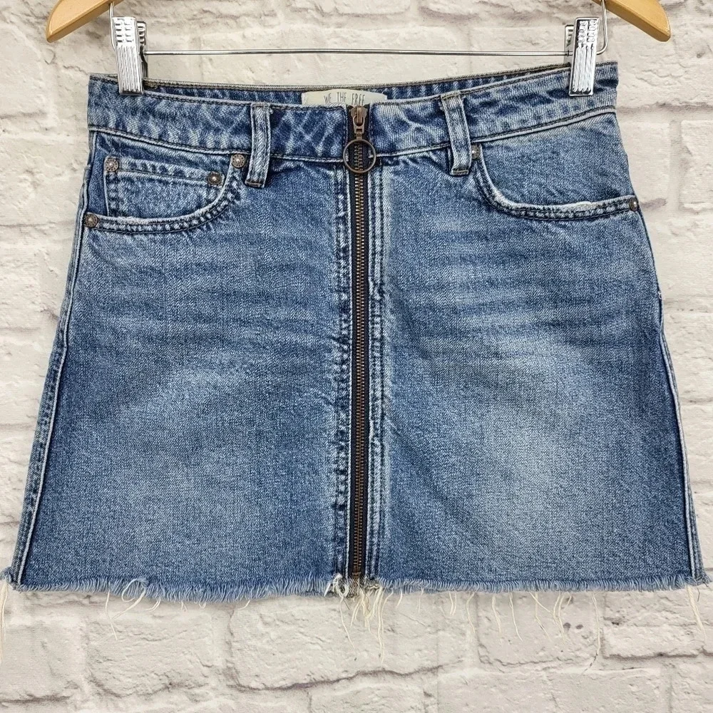 WE THE FREE Denim Zip It Up Front Mini Skirt Sz 25 Free People